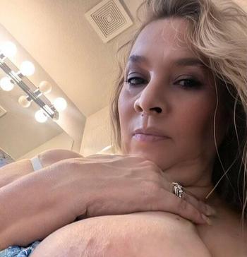 Jacqueline, 45 Caucasian/White female escort, Guelph