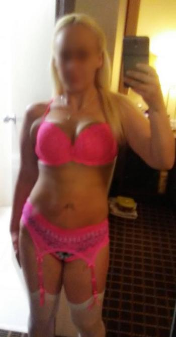 Lily, 30 Caucasian female escort, Guelph